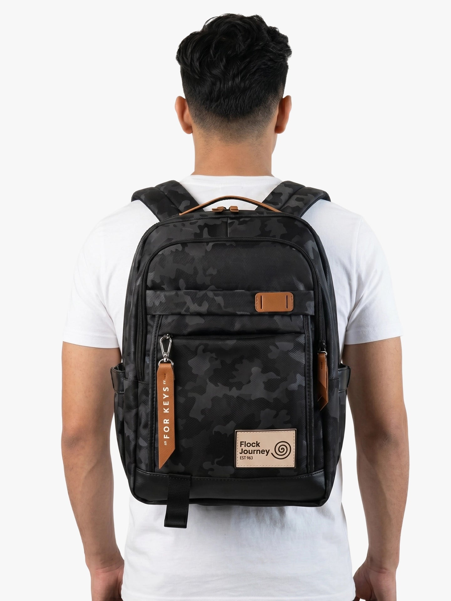 Morral Traveler Camo Negro Modelo