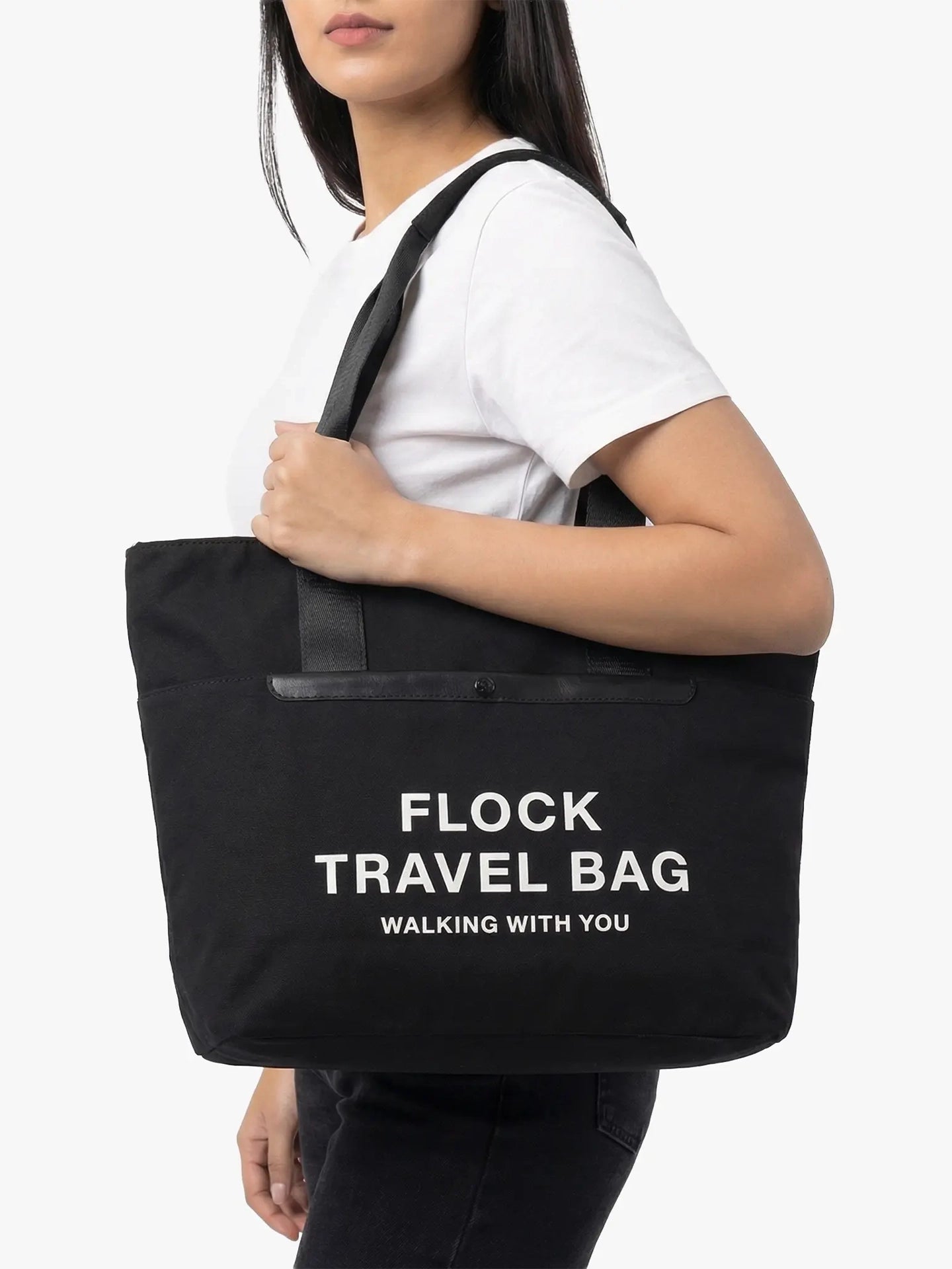 Totebag Nomad Voyage Negro Modelo