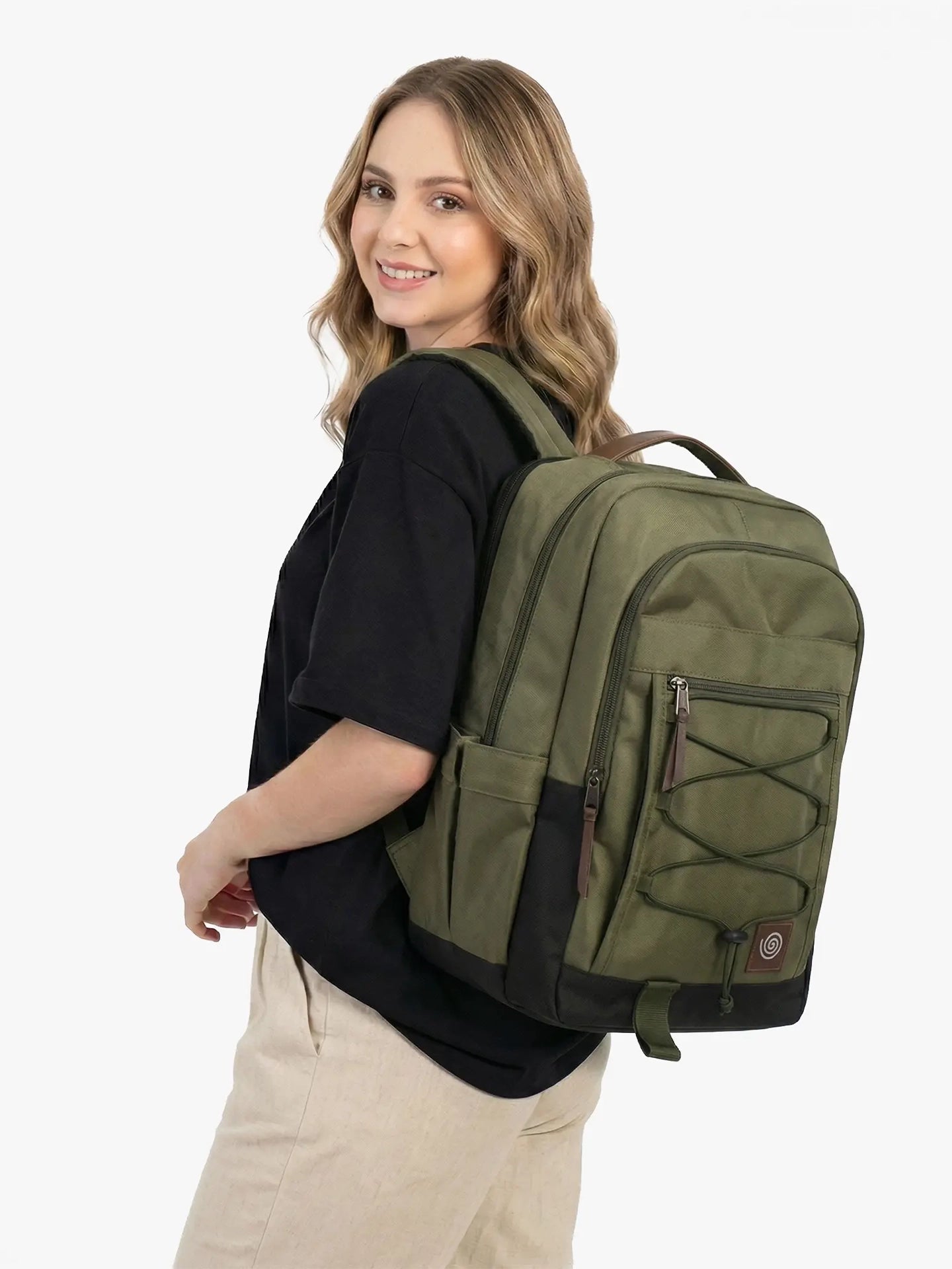Morral Traveler Terra Oliva Modelo Mujer