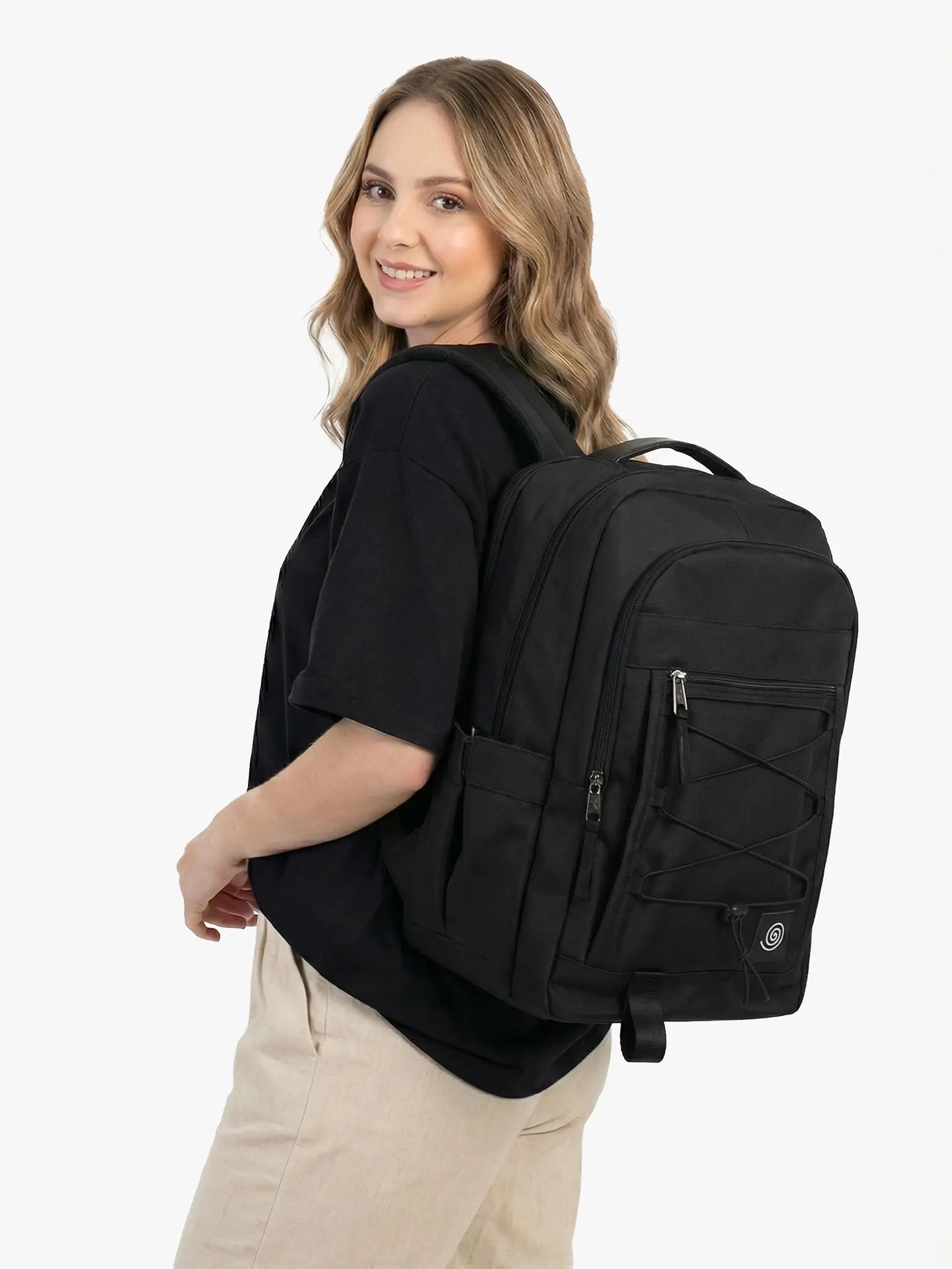 Morral Traveler Terra Negro Modelo Mujer