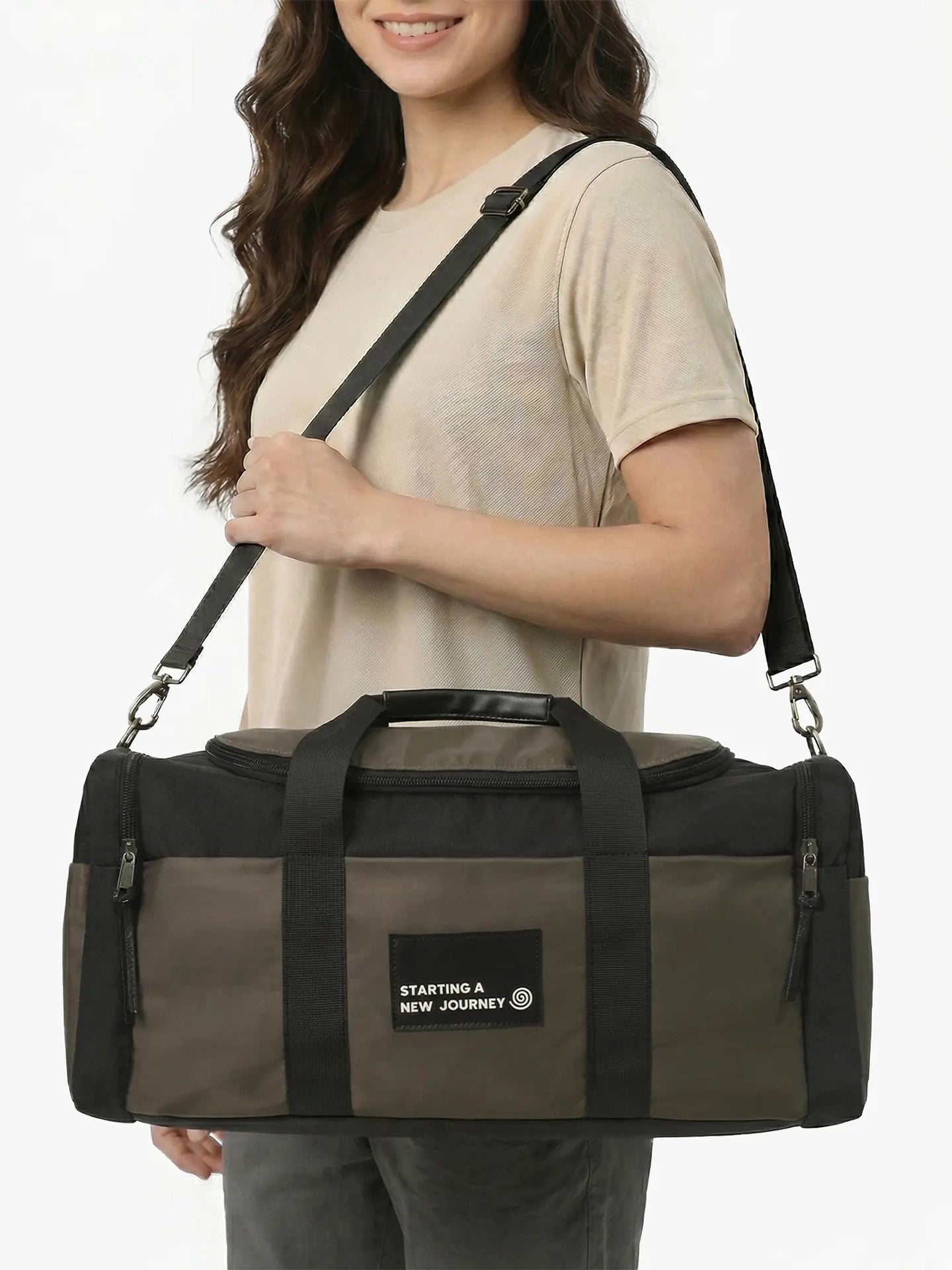Viajera Venture Croma Negro Modelo Mujer